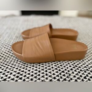 BEEK Pelican Slide Sandals Honey Brown Leather Size 9 Platform